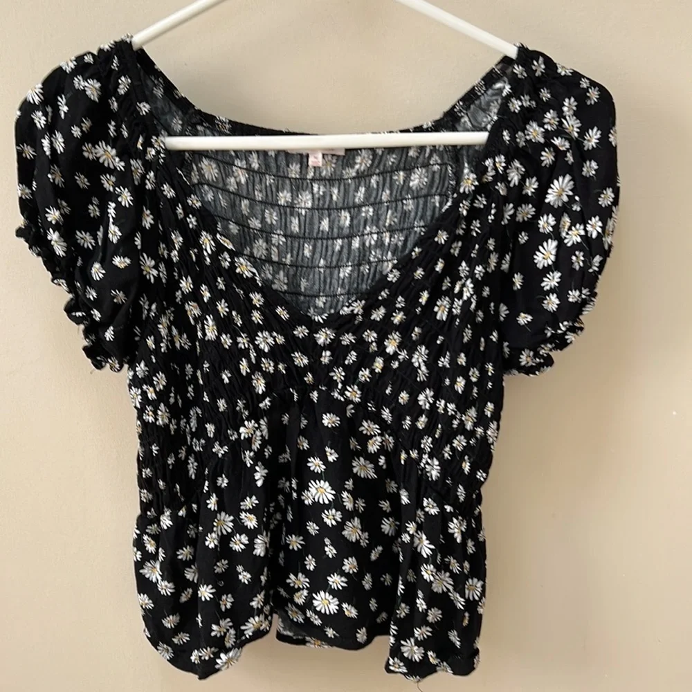 Lottie Moss black white daisy ruched v neck short sleeved top size M